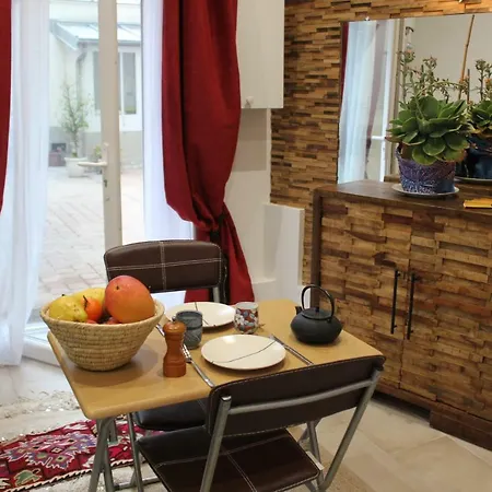 Апартаменты Studio Wattignies *